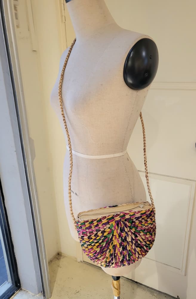 Mendong sling bag