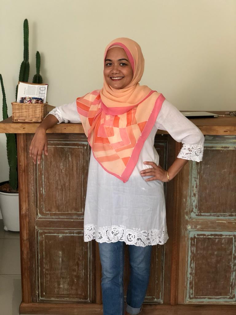 Batik scarf in Mengkuang pouch
