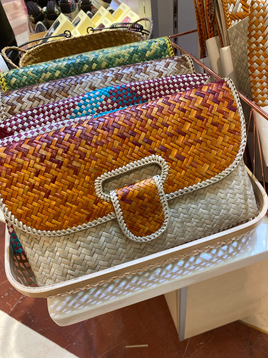 Mengkuang flap purse