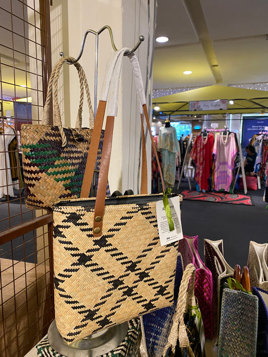 Rattan shoulder bag